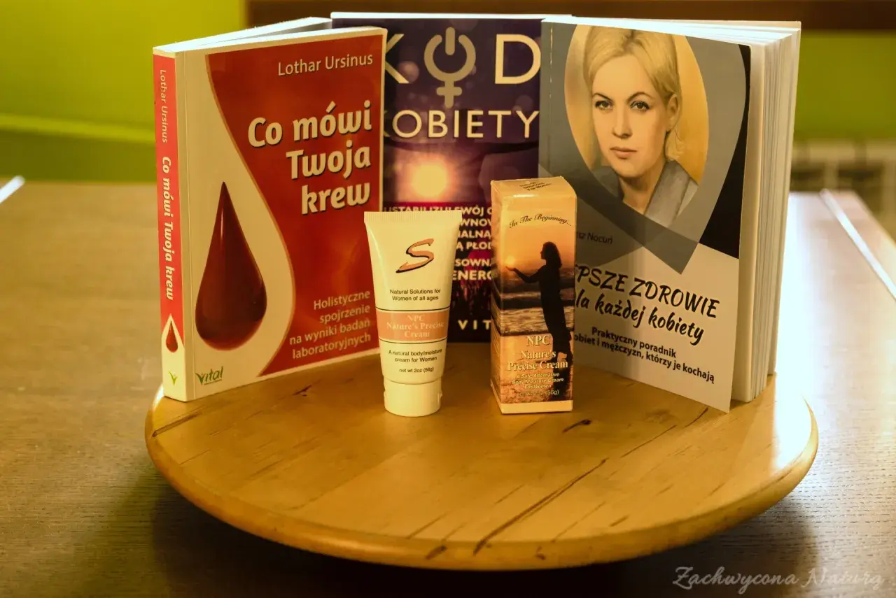 Książki o zdrowiu kobiety i kremy, które mogą pomóc w utrzymaniu równowagi hormonalnej, np. jak podwyższyć estrogen.
