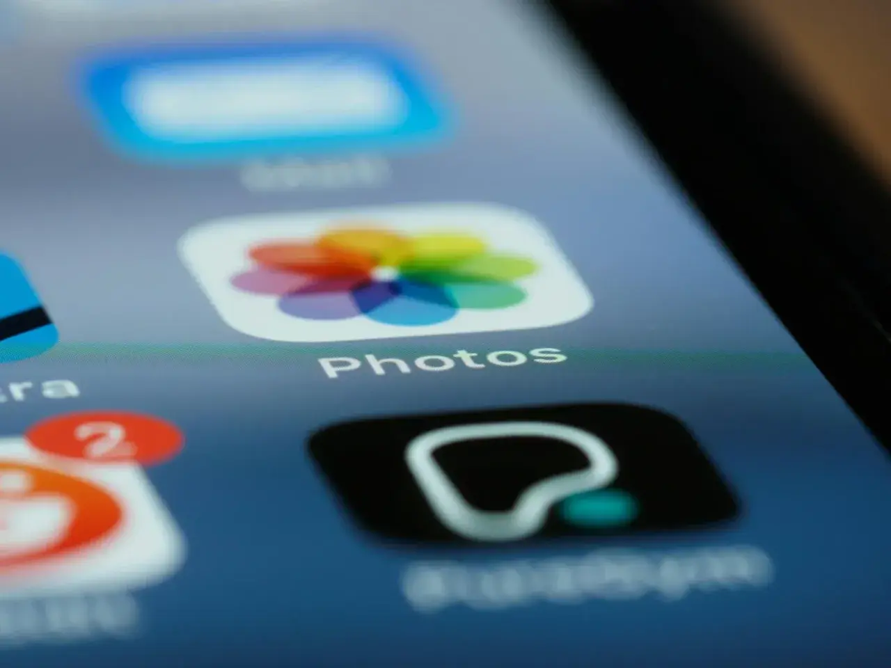 Ikona aplikacji "Photos" na ekranie telefonu. Dowiedz się, jak wydrukować zdjęcie z telefonu, korzystając z tej aplikacji.