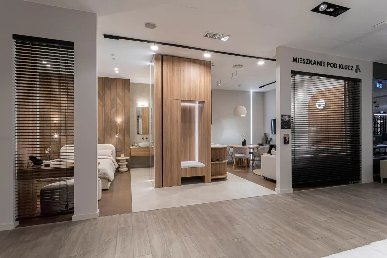 Nowoczesne mieszkanie pod klucz: sypialnia, łazienka i salon z jadalnią. Drewniane akcenty i minimalistyczny design.