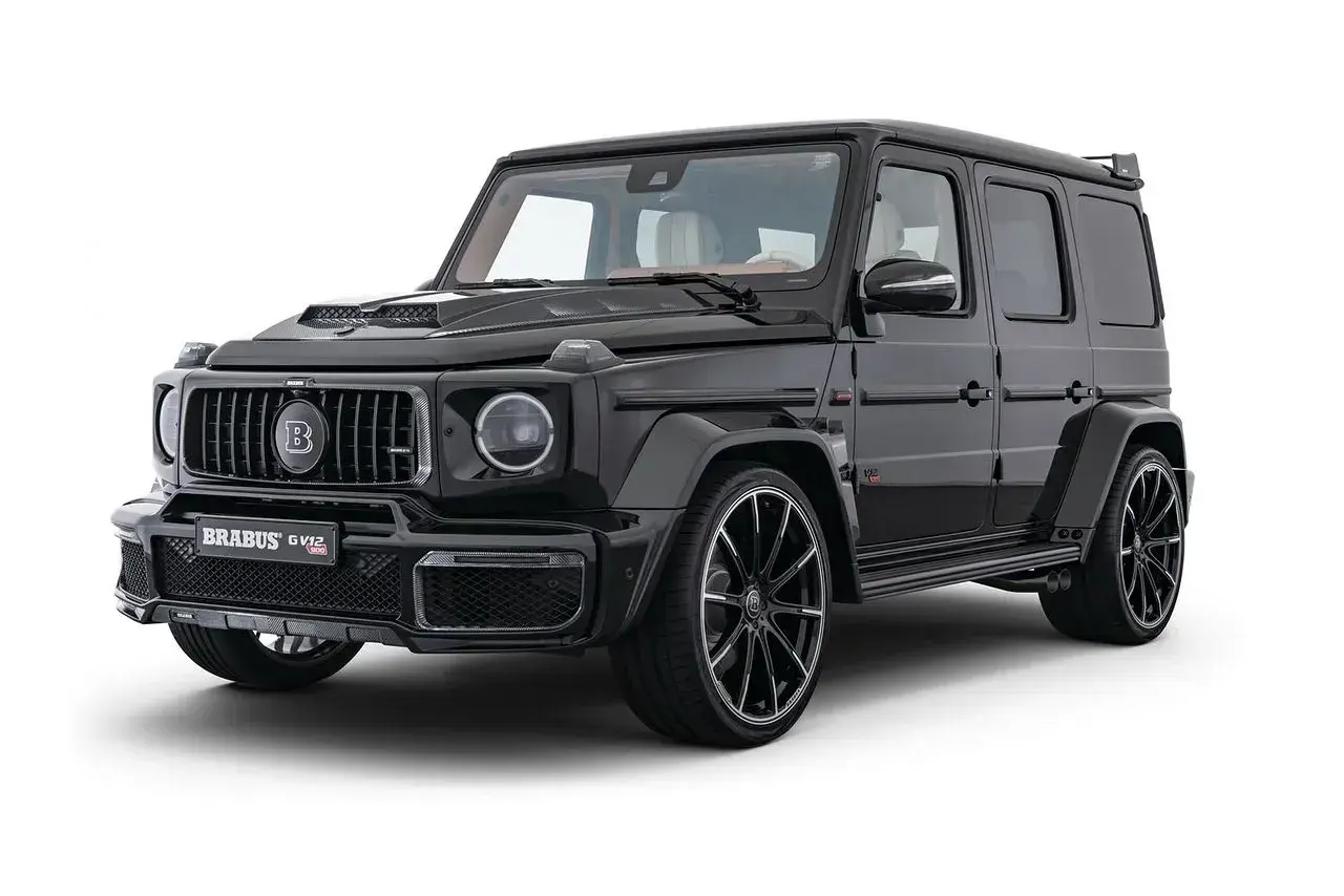 Czarny Brabus G klasa GV12 z karbonowymi elementami i masywnymi felgami. Potężny SUV gotowy na każde wyzwanie.