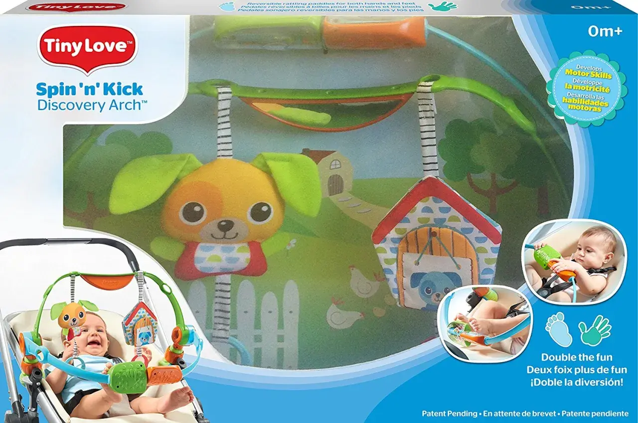 Pałąk Tiny Love Spin 'n' Kick z zabawkami dla niemowląt. Wesoły piesek i domek zachęcają do zabawy.