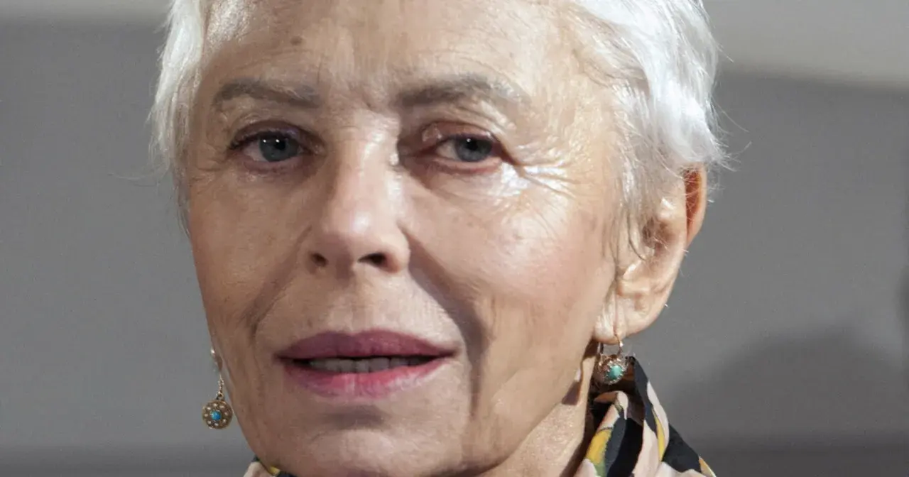 Portret Hanny Bieluszko, której choroba odcisnęła piętno na jej twarzy, ale nie odebrała blasku spojrzenia.