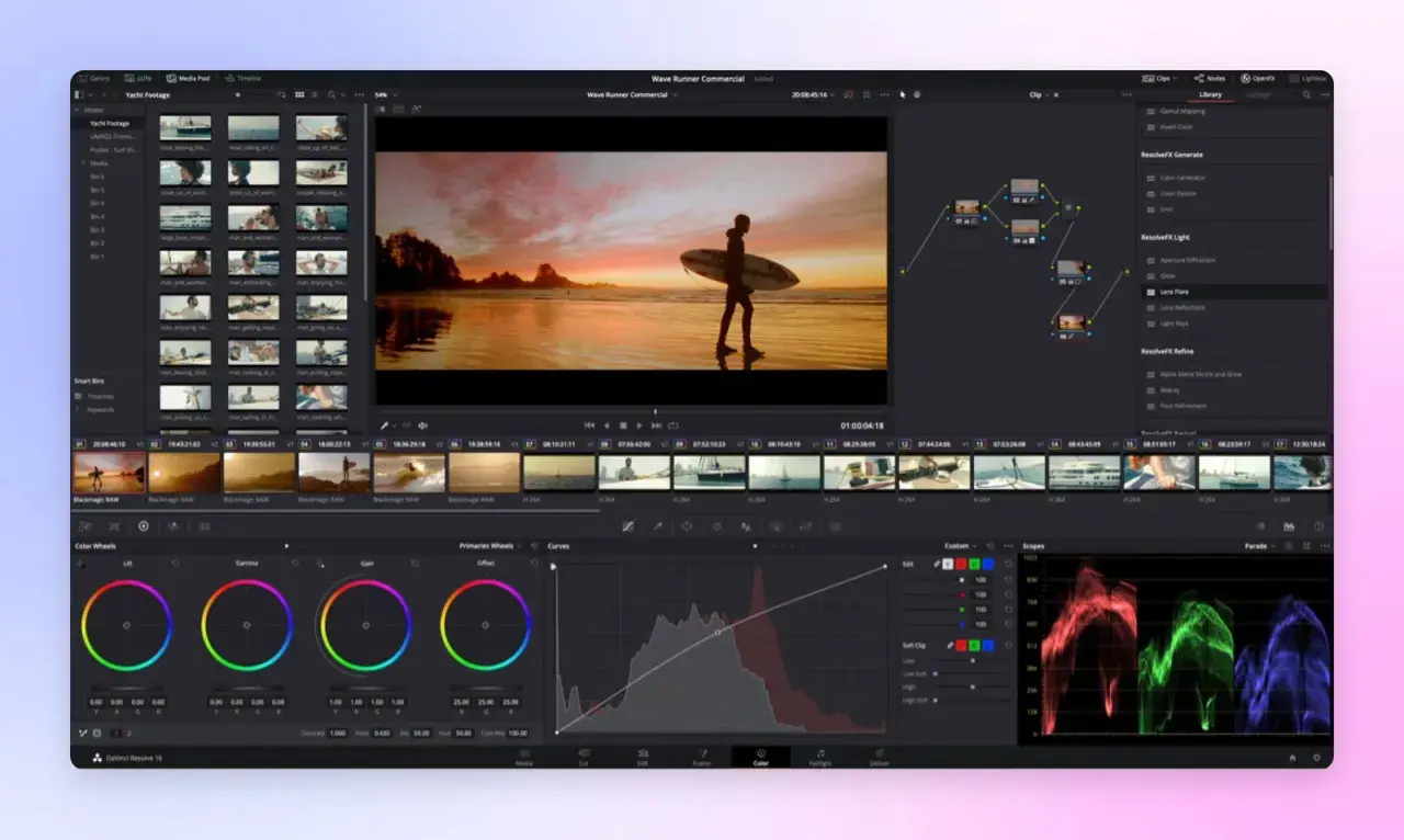 Interfaccia di un'app per creare video, con timeline, clip e strumenti di color correction.