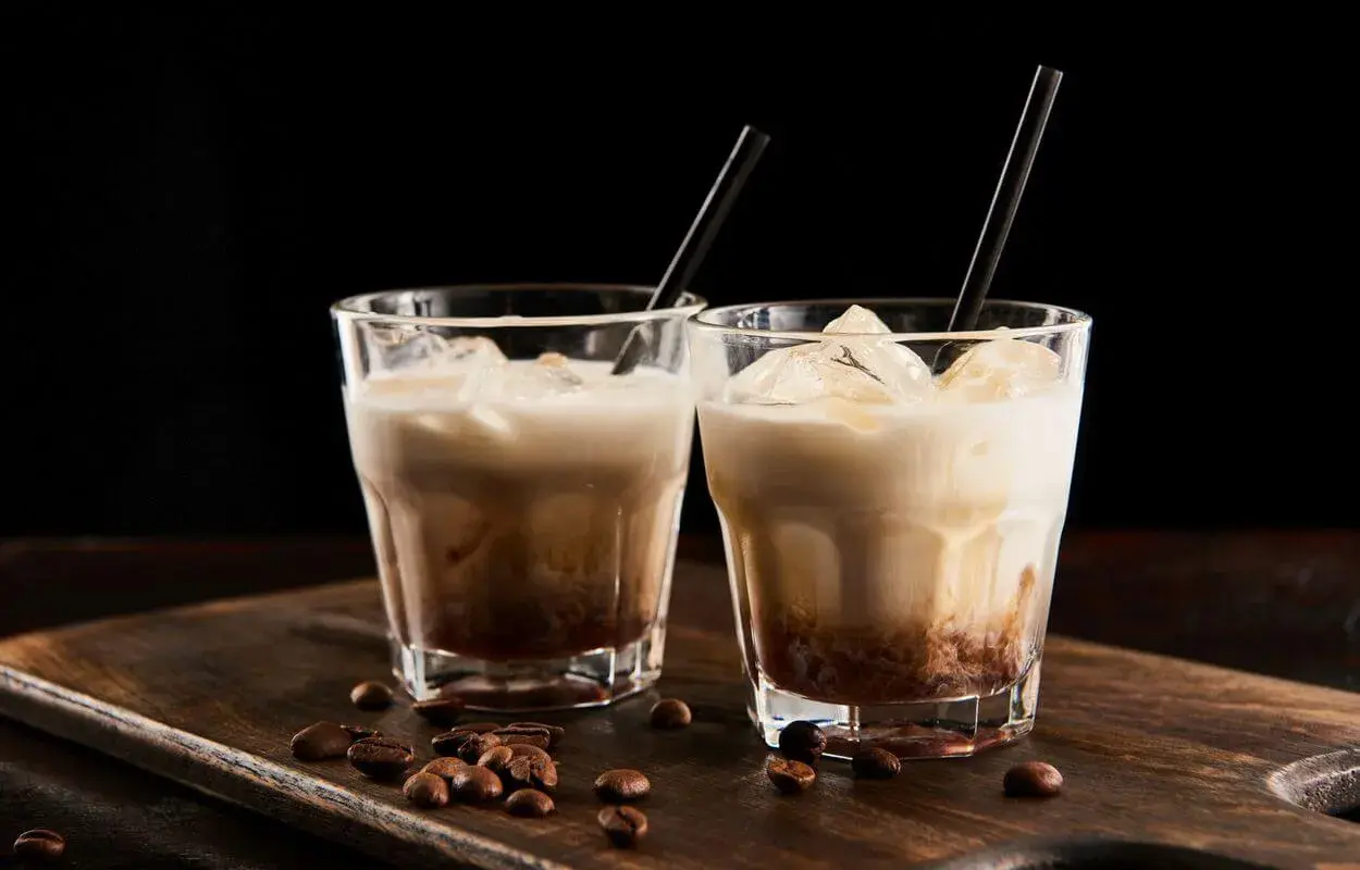 Malibu z mlekiem: Prosty przepis na kultowy drink w 5 minut