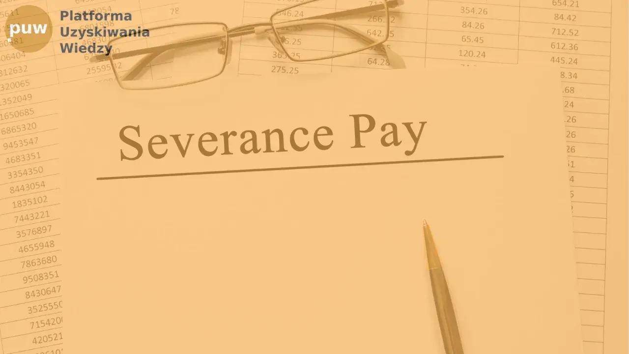 Okulary i długopis na dokumentach z napisami "Severance Pay" i "likwidacja stanowiska pracy odprawa".