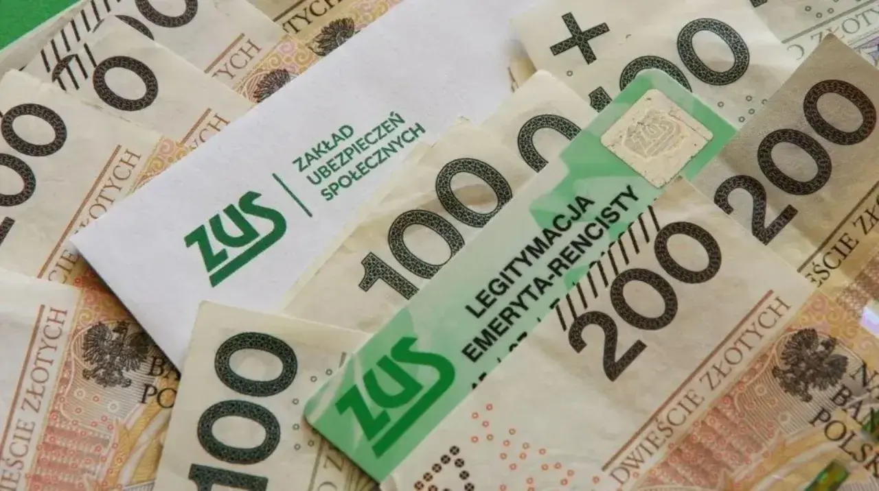 ZUS legitymacja emeryta-rencisty i banknoty 100 i 200 zł. Czerwcowe emerytury już wkrótce.