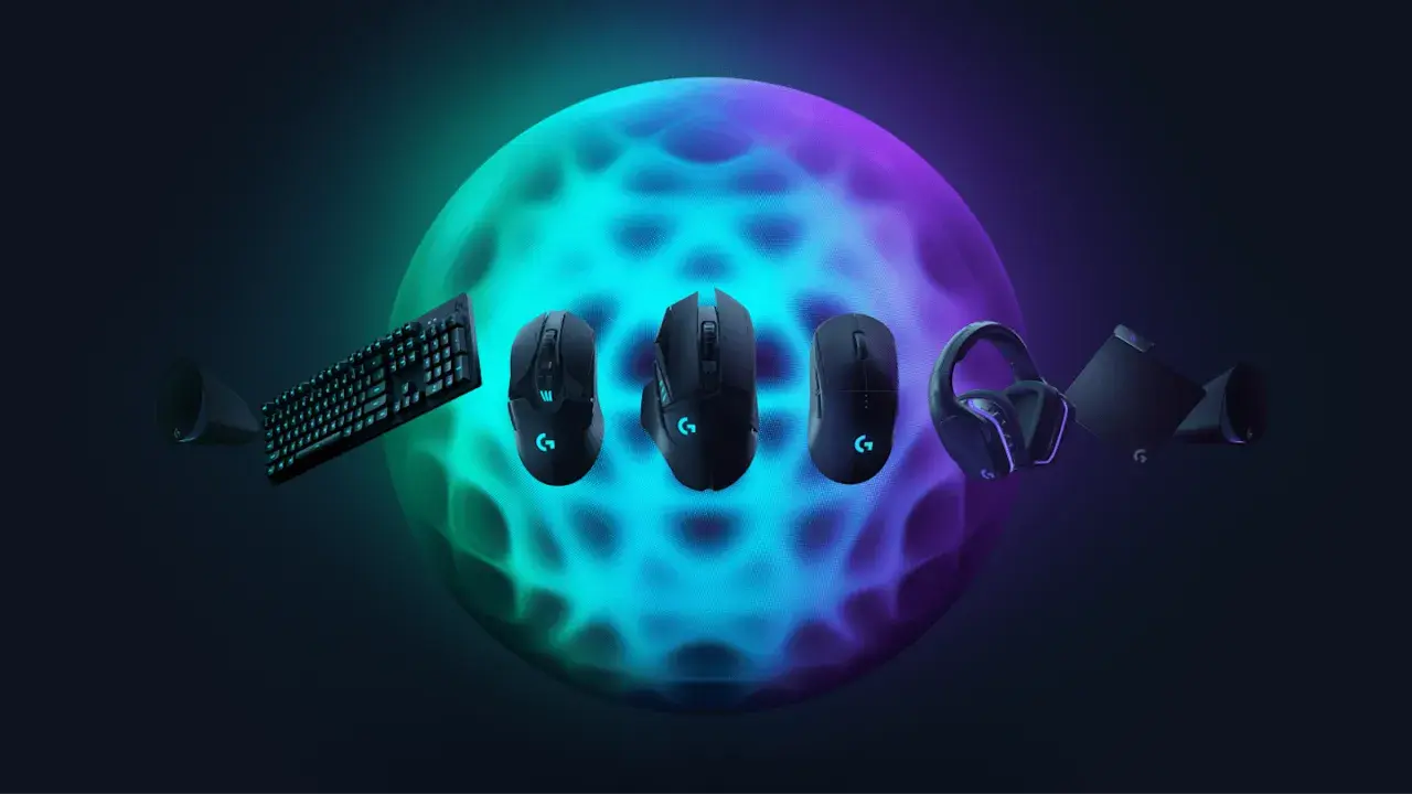 Klawiatura, myszy, słuchawki i głośniki Logitech unoszą się przed neonową kulą. Logitech gaming software pozwala na personalizację tych urządzeń.
