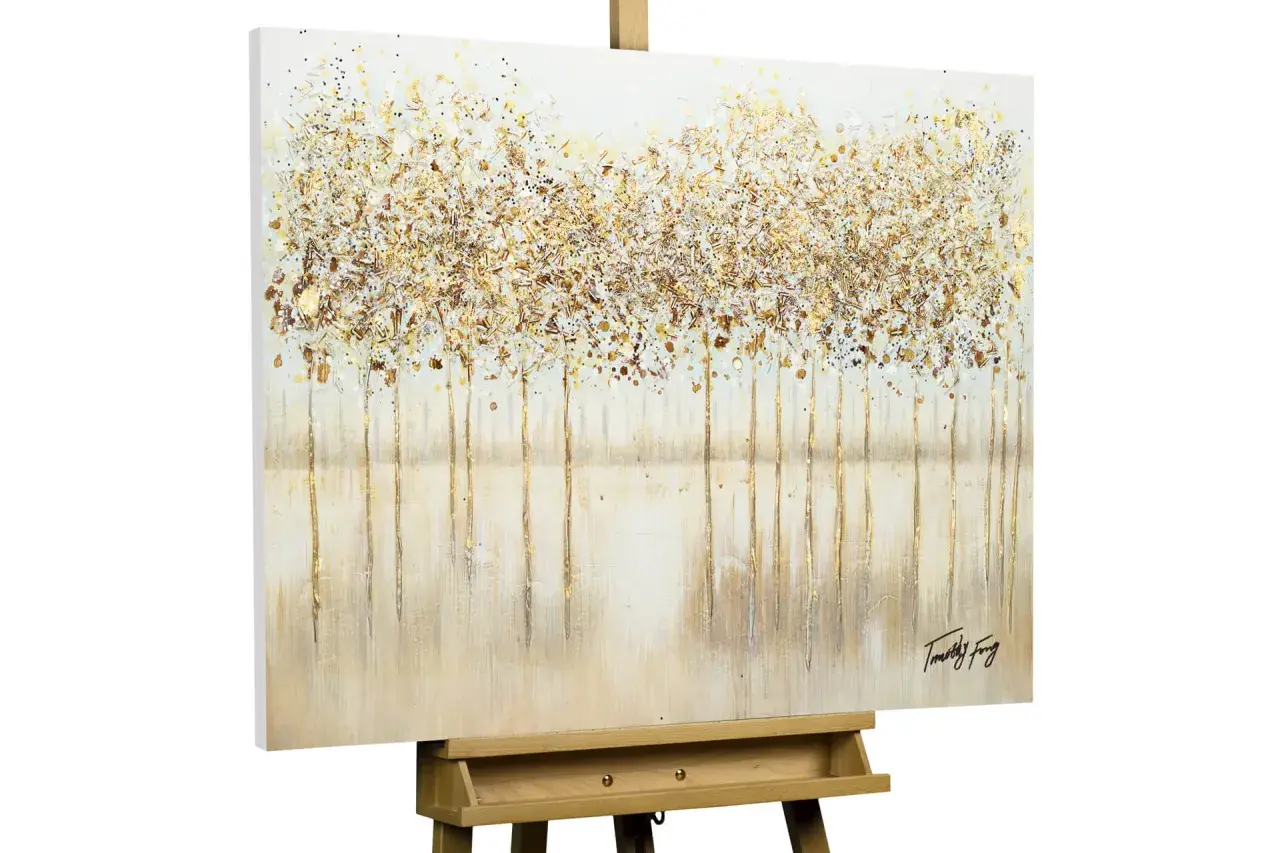 Peinture acrylique dorée représentant une forêt stylisée, un dessin facile pour un effet scintillant.