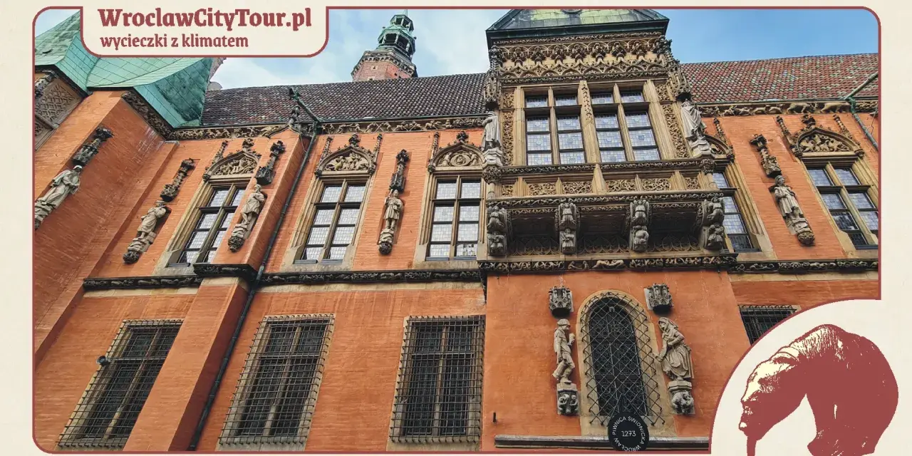 Bogato zdobiony ratusz we Wrocławiu, z detalami architektonicznymi i rzeźbami.