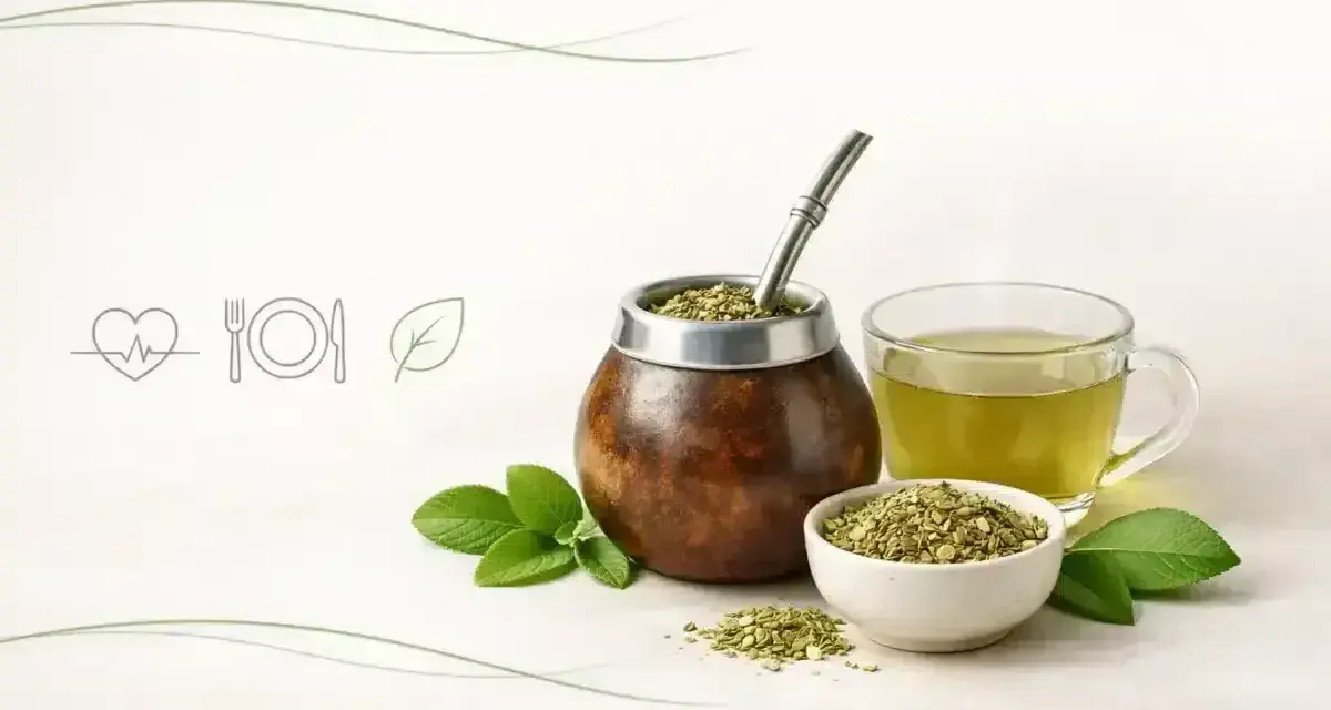 Niskie yerba mate kcal. Tradycyjny naczynie z bombillą, filiżanka naparu i miseczka suszu, otoczone świeżymi listkami.