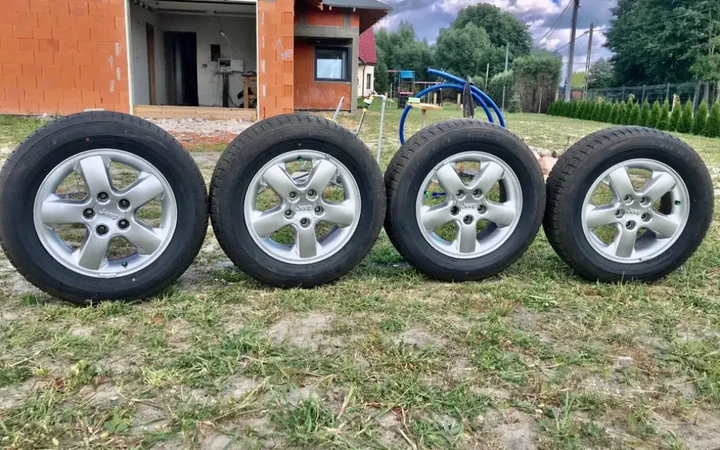 Jakie opony do Jeep Grand Cherokee WJ - uniknij kosztownych błędów