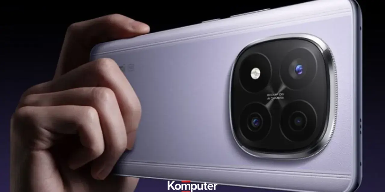 Dłoń trzyma fioletowy telefon z aparatem jak lustrzanka, z czterema obiektywami.