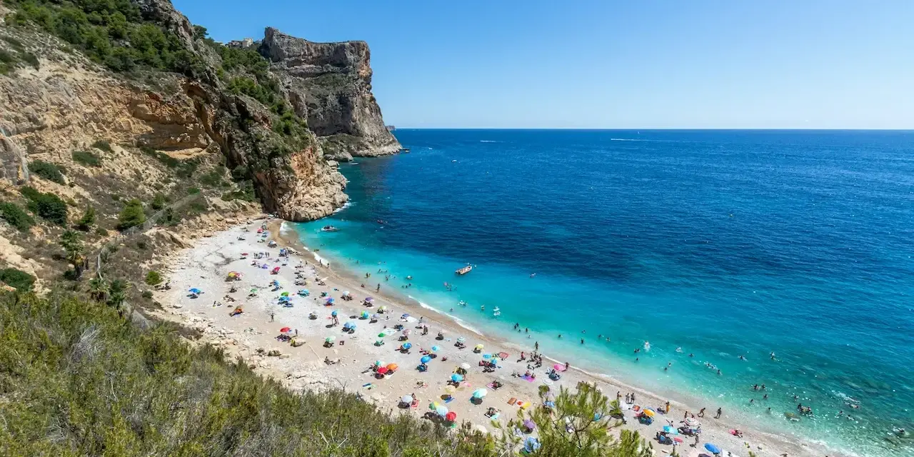 Hiszpania: Morze Śródziemne czy Atlantyk? Gdzie na wakacje?