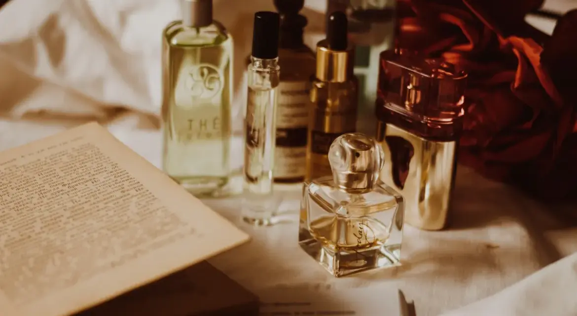 Woda toaletowa czy perfumowana? Wybierz idealny zapach dla siebie!