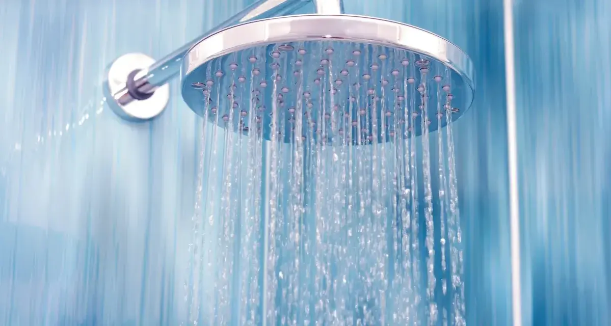 Doccia con getto potente, ideale per aumentare pressione acqua doccia e godersi un bagno rigenerante.