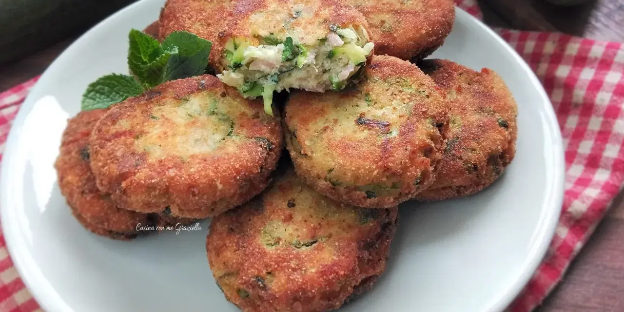 Polpette dorate di zucchine e ricotta, leggere e gustose, perfette per un antipasto o un secondo piatto.