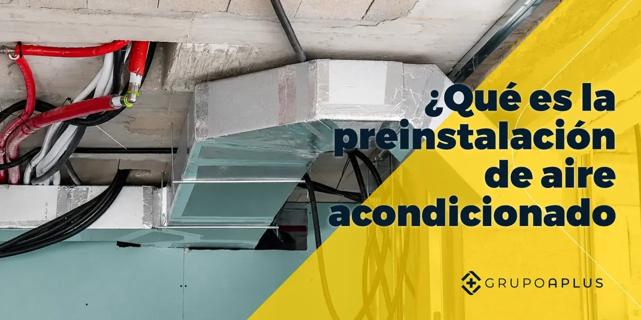 Conductos y tuberías rojas y negras visibles en el techo, parte de la preinstalación de aire acondicionado.