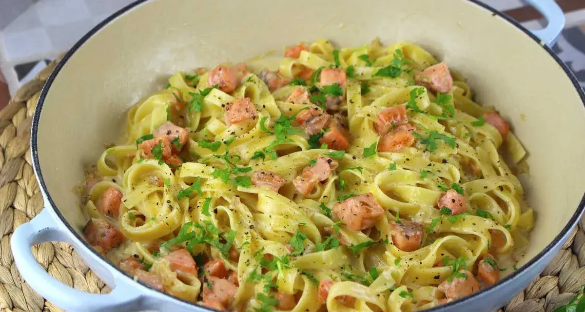 Pasta con Salmón Ahumado: Receta Italiana Cremosa sin Nata