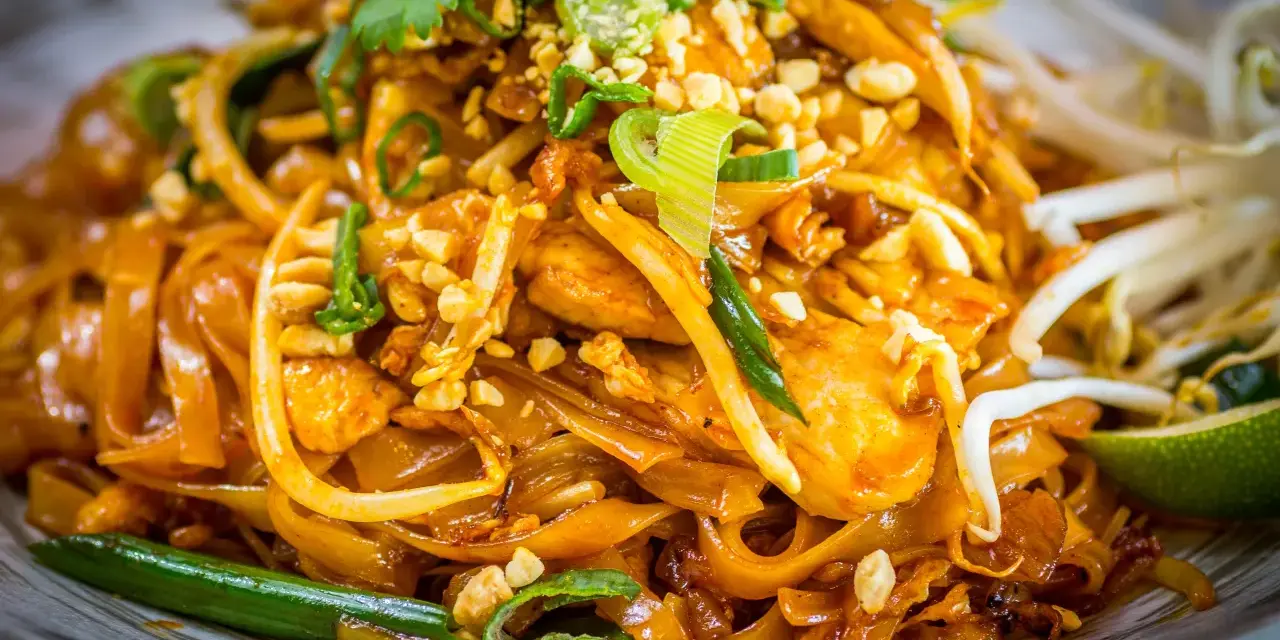 Sos Pad Thai: przepis na idealny smak! Zamienniki i wegańska wersja
