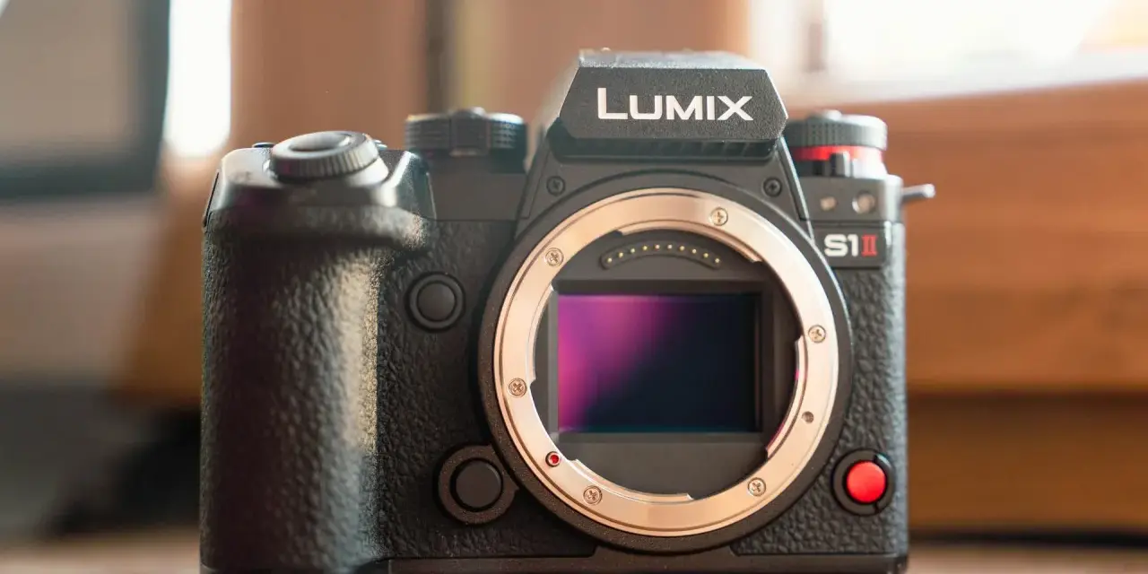 Profesjonalny aparat Lumix S1II. Zadbaj o jego bezpieczeństwo dzięki ubezpieczeniu aparatu fotograficznego.