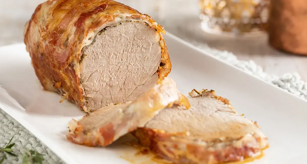 Filetto di maiale avvolto nel bacon, un'idea gustosa per le tue ricette.