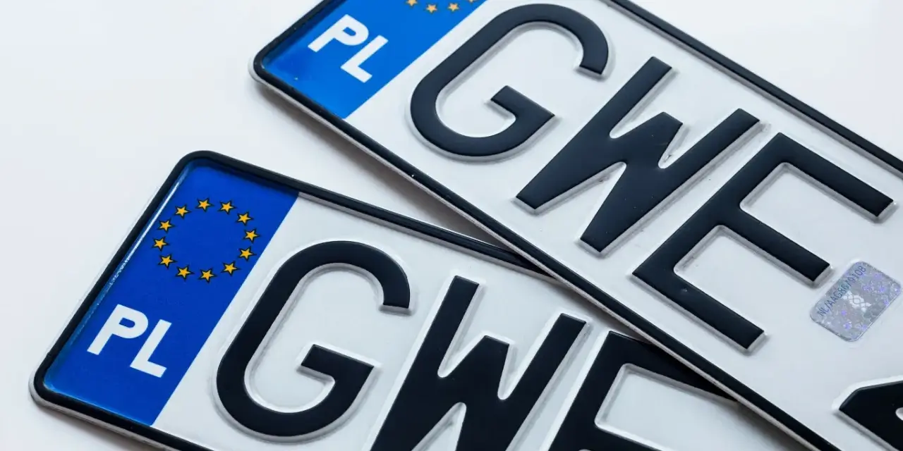 Dwie polskie tablice rejestracyjne z literami "GWE". Wszytko gotowe do wls rejestracji.