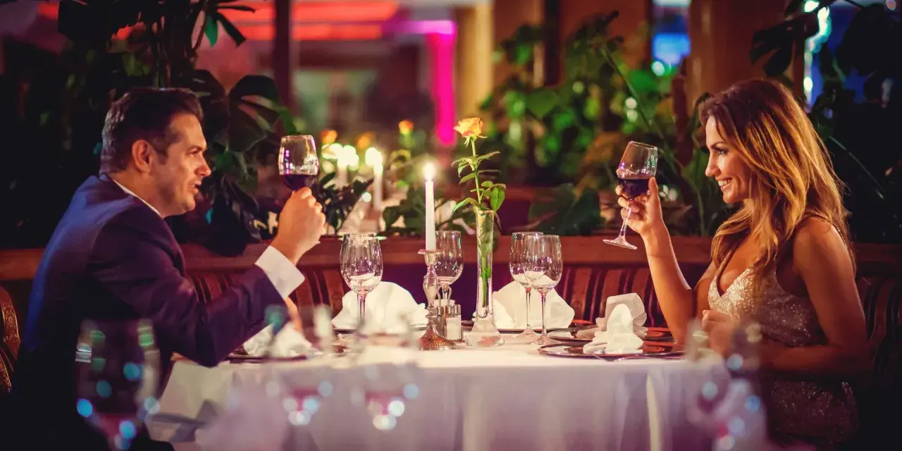 Ile kosztuje obiad w hotelu Gołębiewskim? Sprawdź ceny i zniżki