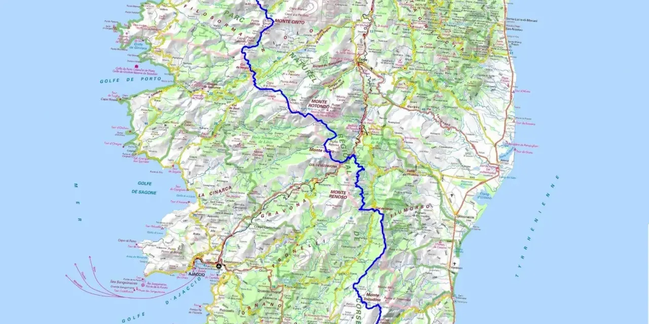 Carte du GR20 en Corse, traversant des montagnes comme le Monte Cinto et le Monte Rotondo, longeant des golfes et des rivières.