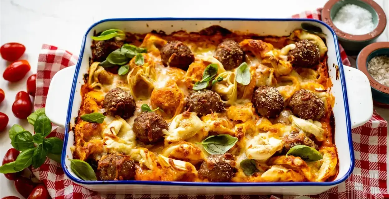 Zapiekanka z tortellini: Idealny przepis na sycący obiad w 30 min