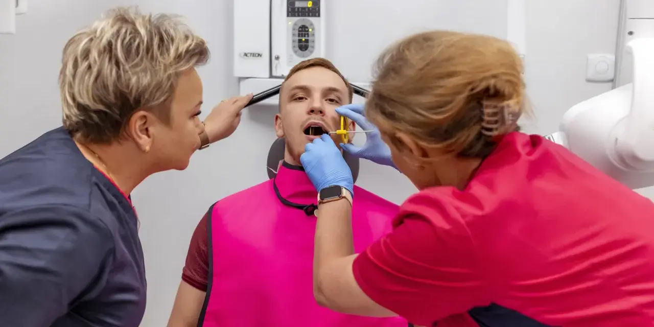 Dzwonienie w uszach: Przyczyny. Kiedy to sygnał alarmowy?