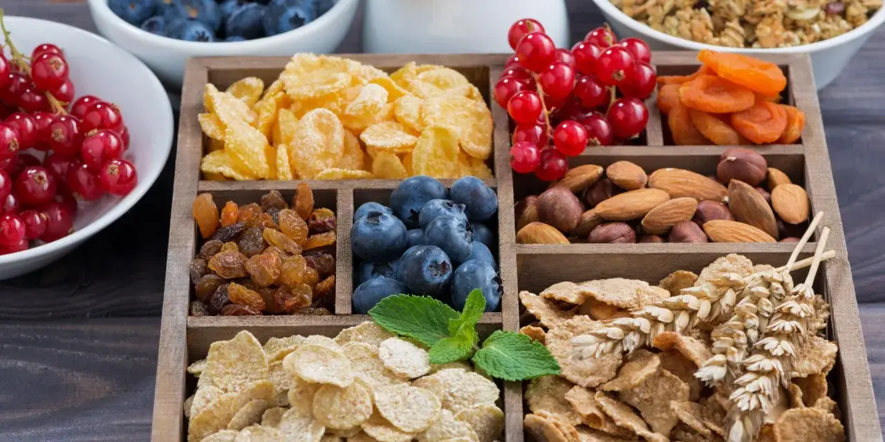 Przekąski które nie tuczą - zdrowe opcje na każdą dietę