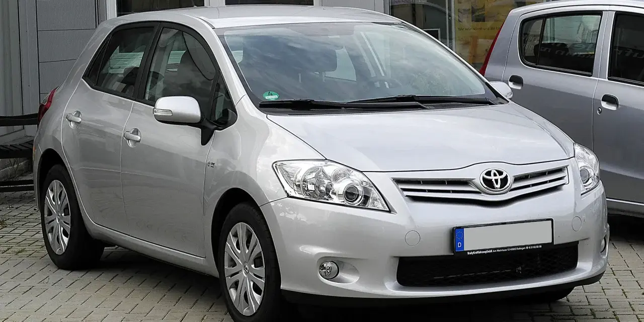 Toyota Auris: Ile litrów paliwa mieści bak? Sprawdź pojemność