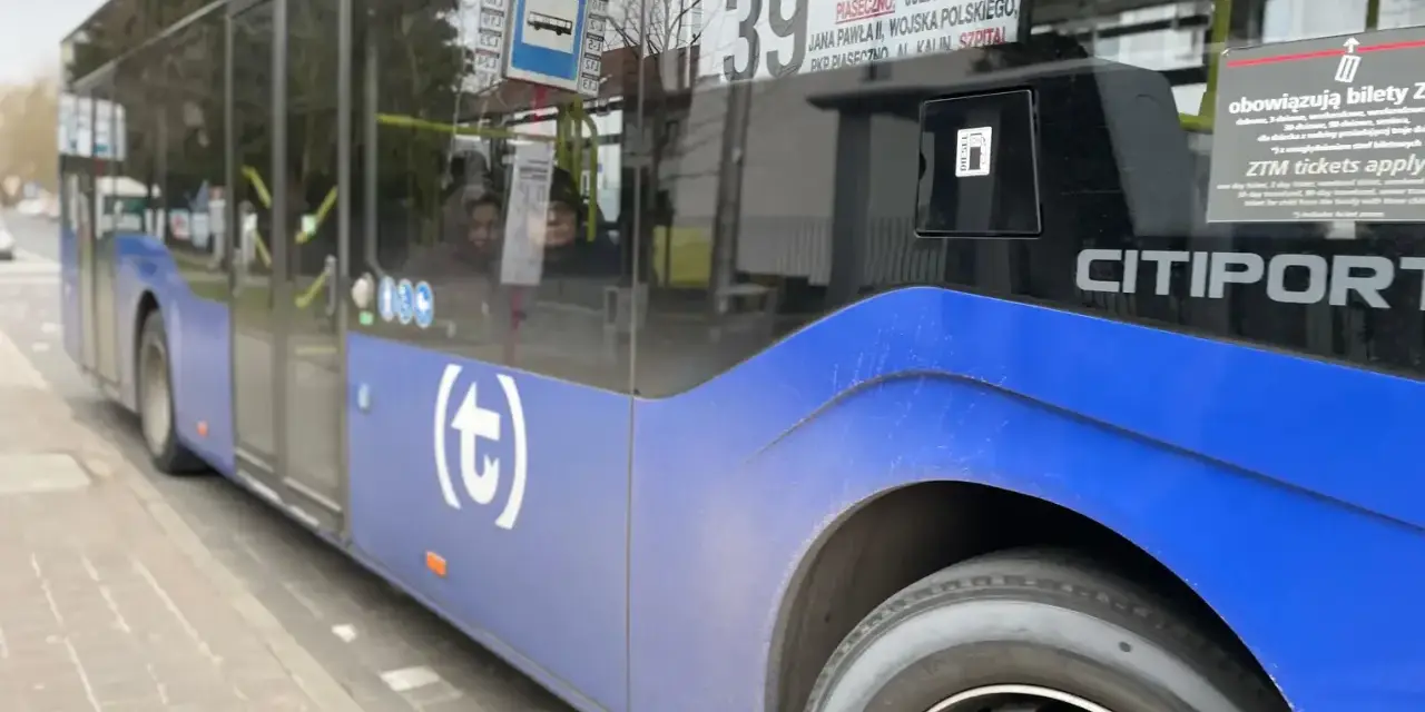 Autobus linii 39 z Piaseczna. Sprawdzam l2 rozkład jazdy, by zdążyć na czas.