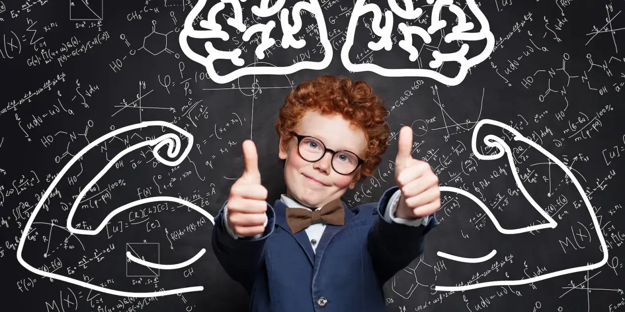 Chłopiec z rudymi włosami i okularami pokazuje kciuki w górę na tle tablicy z równaniami. Ilustracje mózgu i mięśni sugerują, że edukacja zdrowotna tematy to klucz do rozwoju intelektualnego i fizycznego.