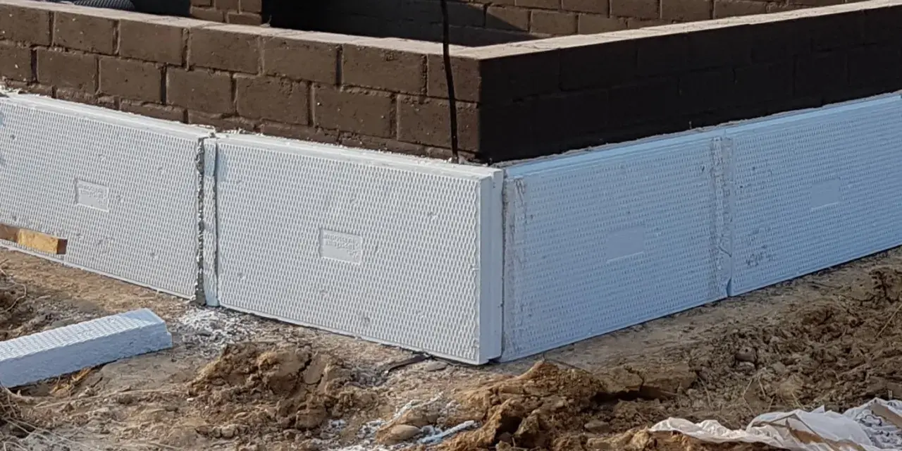 Jaki styrodur na fundamenty? Wybierz najlepszy materiał dla trwałości