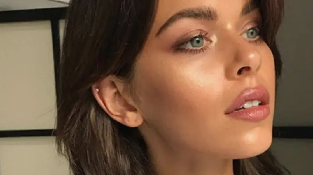 Annabelle Minerals podkład rozświetlający – naturalny blask dla skóry