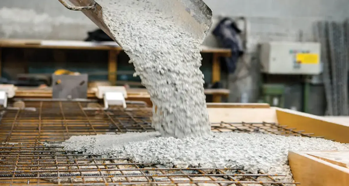 Beton z gruszki czy betoniarki - co wybrać dla swojego projektu?