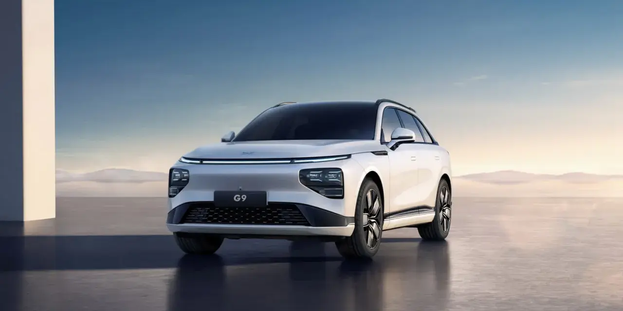 Biały SUV Xpeng G9 z nowoczesnym designem, idealny dla rodziny. Sprawdź atrakcyjną xpeng g9 cenę!