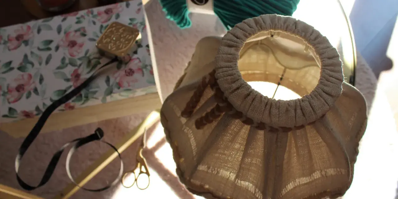 Renowacja abażuru DIY: Proste triki na metamorfozę lampy