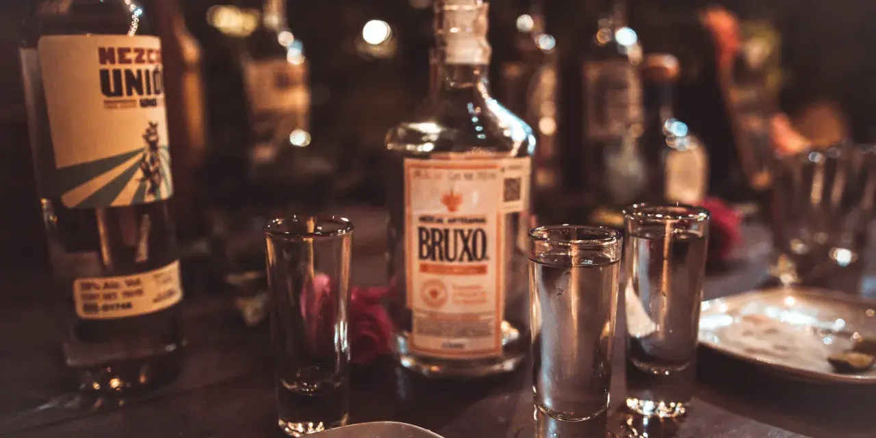 Ile wódki na parę wesele? Sprawdź, jak uniknąć niedoboru alkoholu