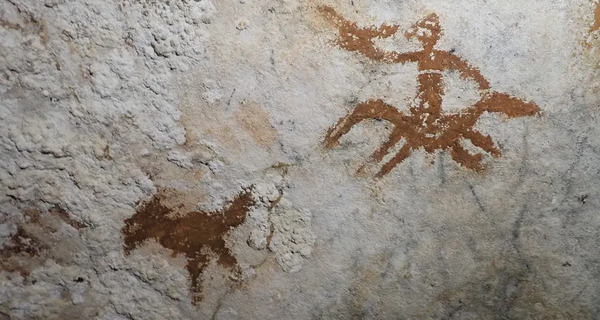 Starożytne malowidła naskalne: człowiek i zwierzę. Ciekawe ciekawostki o rysowaniu z prehistorii.