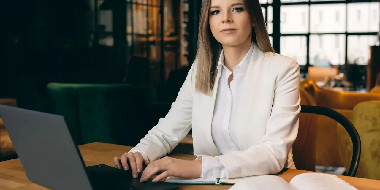 Jak zwracać się do adwokata, aby uniknąć faux pas w komunikacji