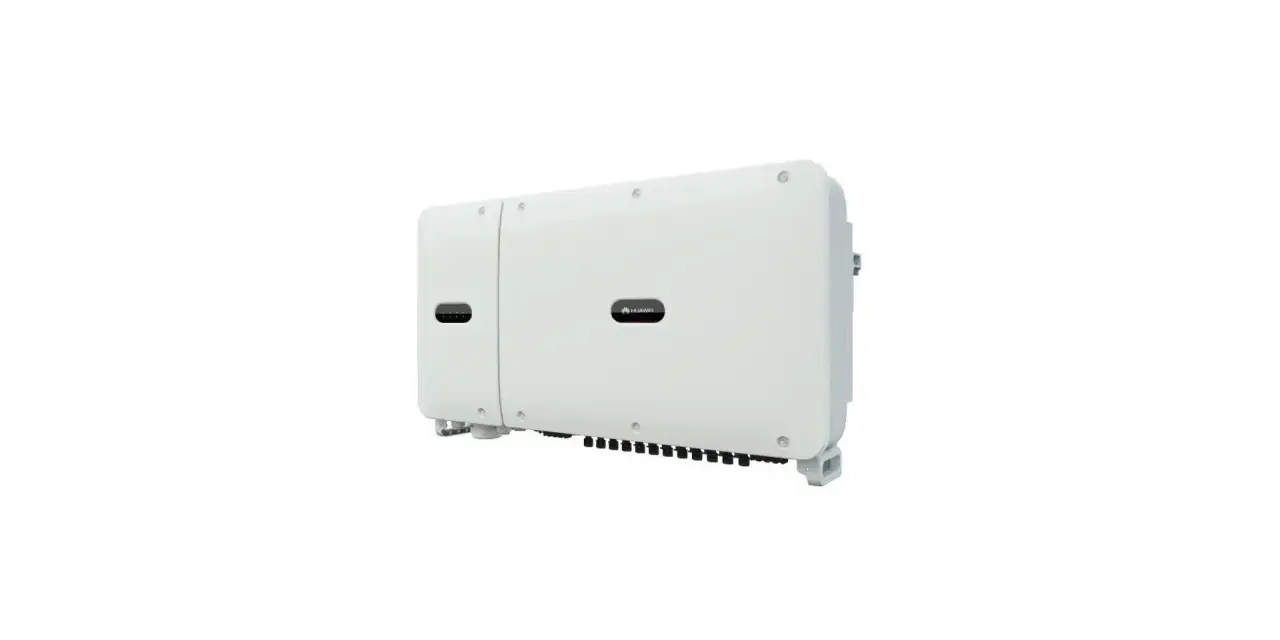 Biały falownik Huawei 20kW, kluczowy element instalacji fotowoltaicznej, gotowy do pracy.