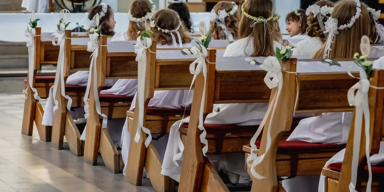 Ile kosztuje komunia na 20 osób? Przełamuj wysokie koszty!