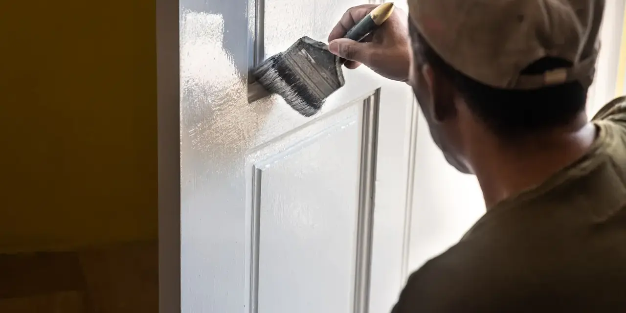 Jak malować drzwi MDF? Kompletny poradnik DIY od eksperta