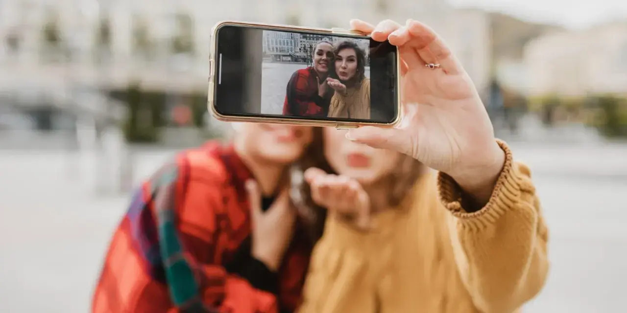 Zdjęcia z telefonu u fotografa: Jak wywołać perfekcyjne odbitki?