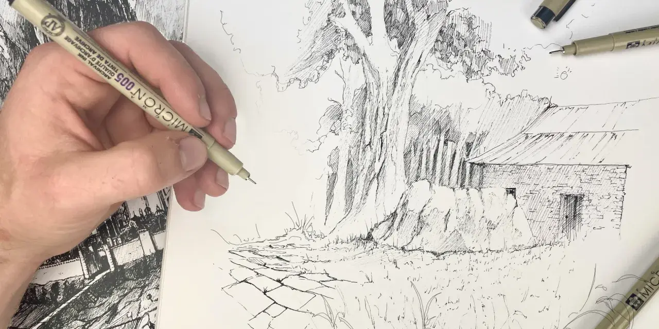 Main d'artiste esquissant une scène rurale avec un gros arbre et une grange. La texture du dessin facile est rendue par des traits fins.