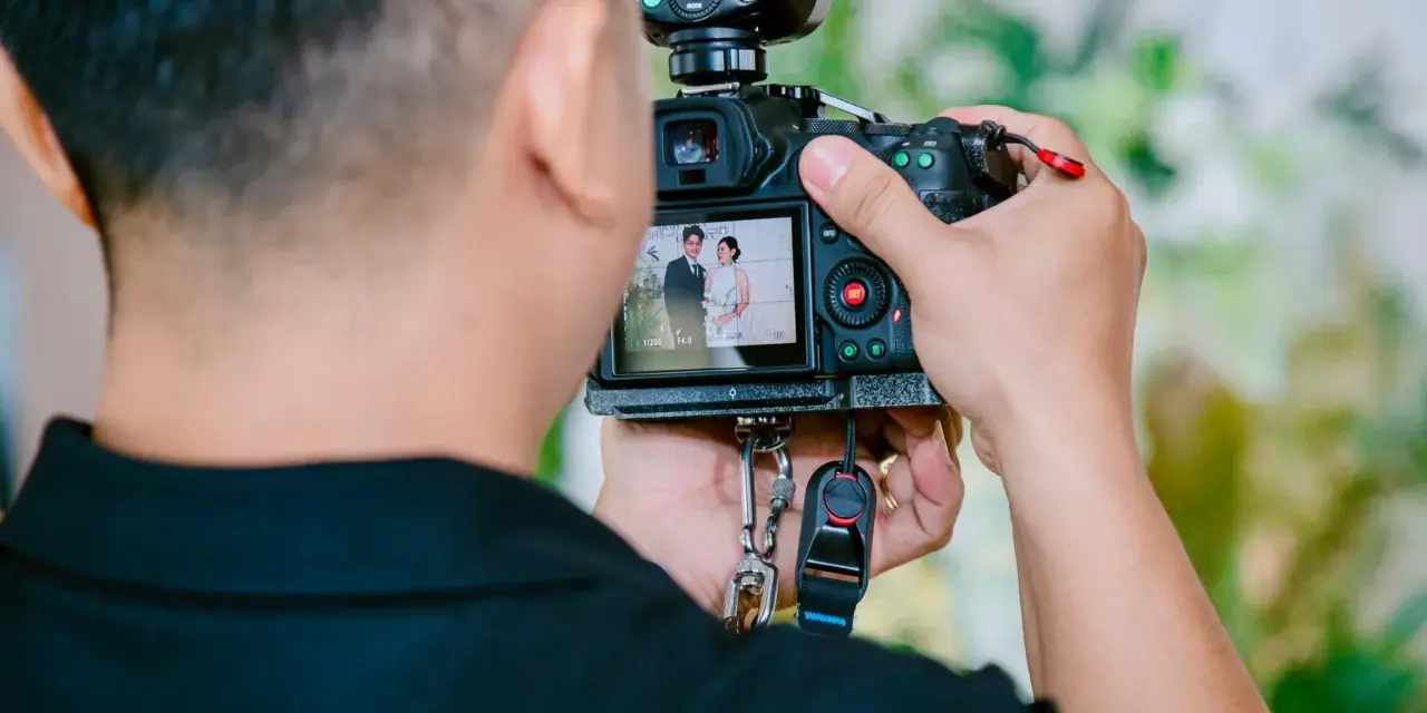 Ile czekać na zdjęcia od fotografa? Wszystko o terminach i procesie