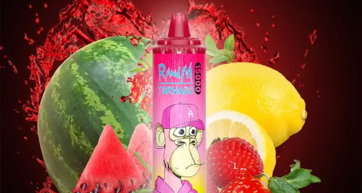 Explosión de sabores tropicales: sandía, limón, fresas y kiwi en un torbellino de jugo rojo.
