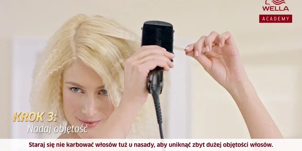 Karbowane włosy prostownicą: Prosty poradnik krok po kroku